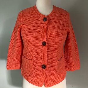 Sweater is in great conditions. Size M